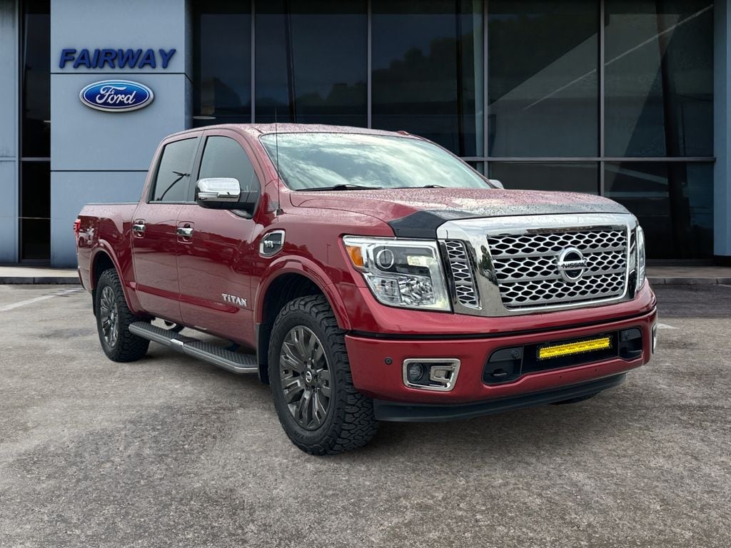 2017 Nissan Titan Platinum Reserve photo 4