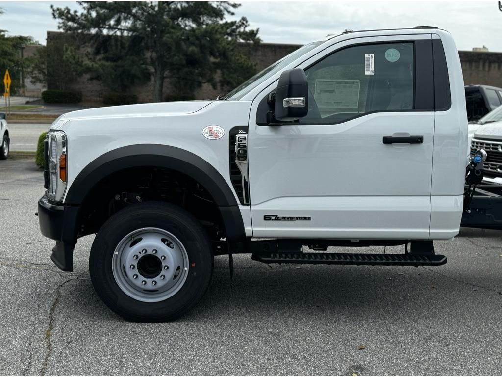 2024 Ford F-600 photo 3