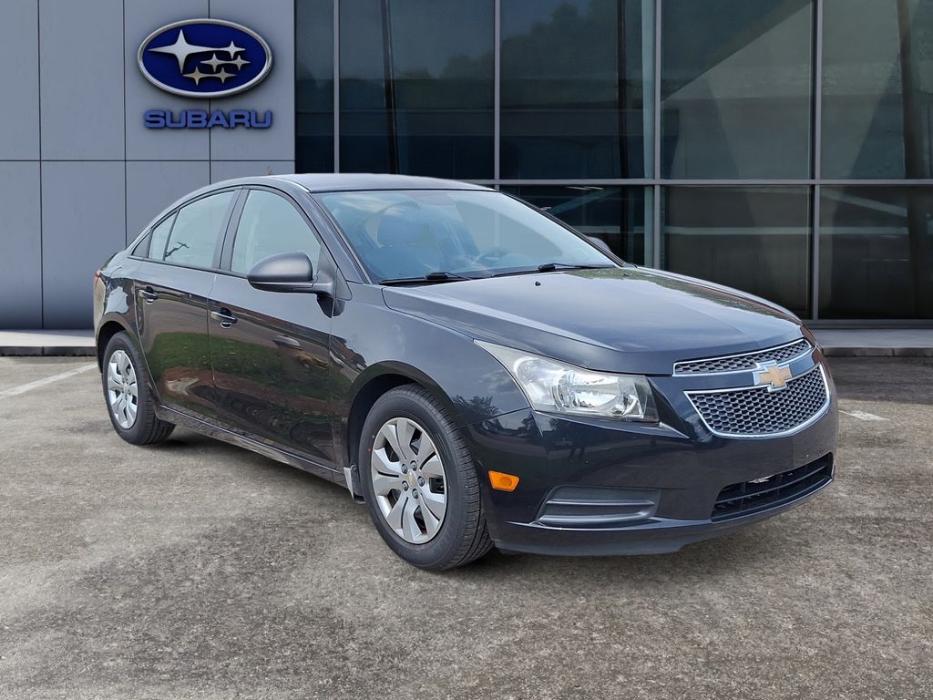 2014 Chevrolet Cruze LS Auto photo 2