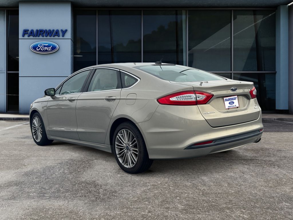 2015 Ford Fusion SE photo 4