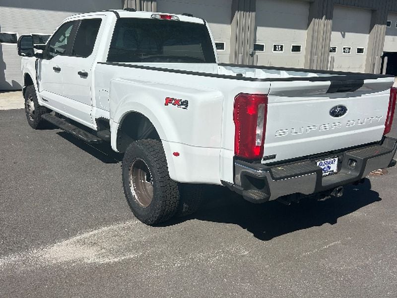 2023 Ford F-350 photo 5
