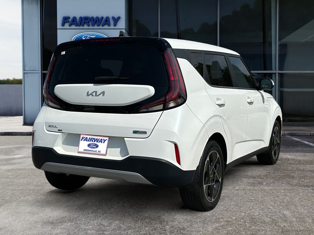 2024 Kia Soul EX photo 5