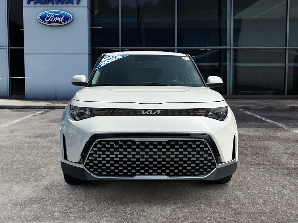 2024 Kia Soul EX photo 2