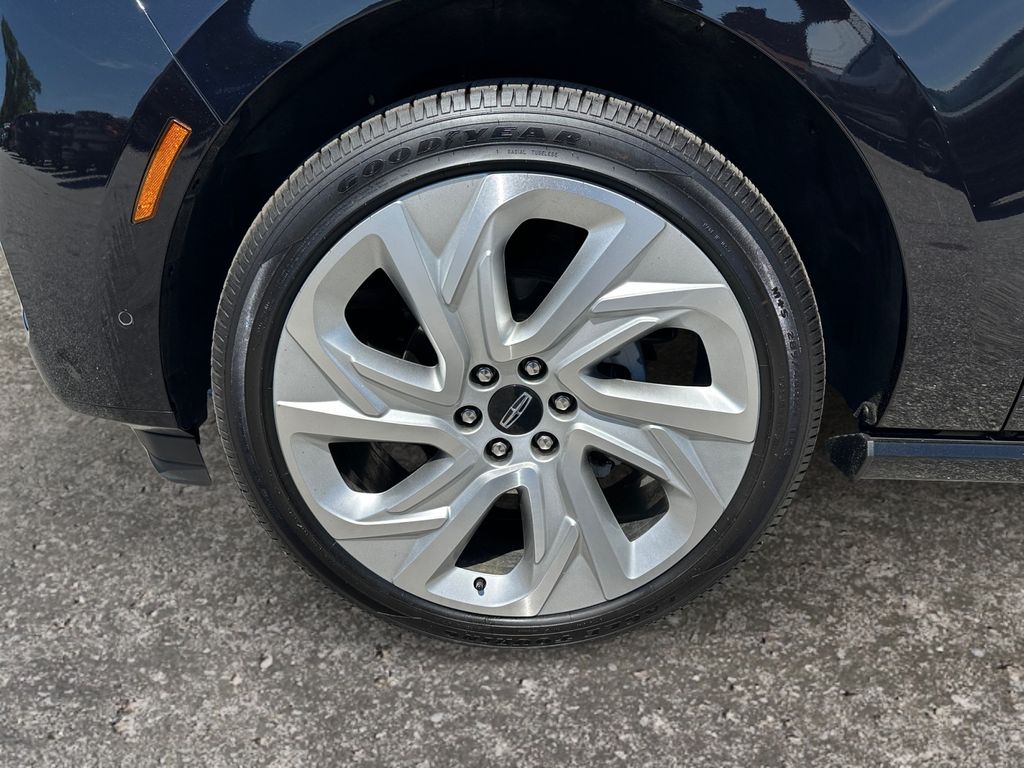 2025 Lincoln Navigator Black Label photo 3