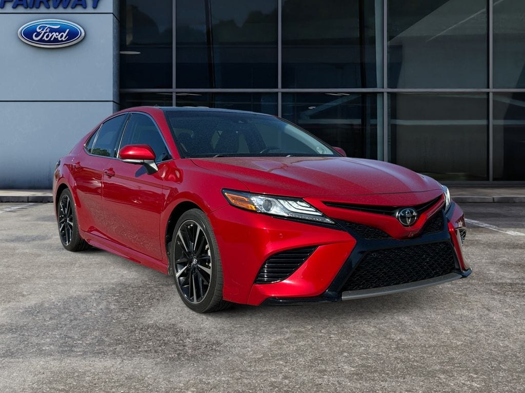 2019 Toyota Camry XSE V6 photo 2
