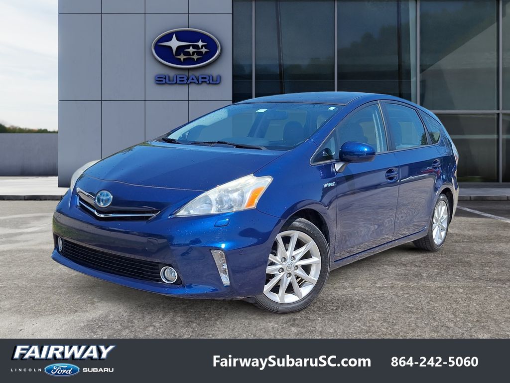 2013 Toyota Prius v Five's photo