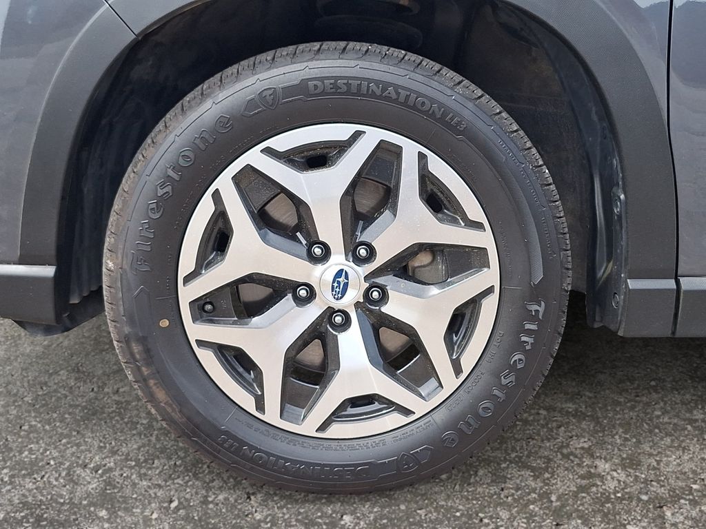 2023 Subaru Forester Premium photo 6