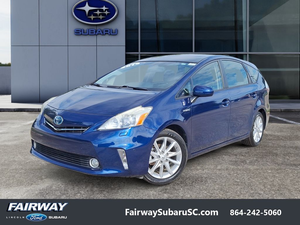 2013 Toyota Prius v Five's photo
