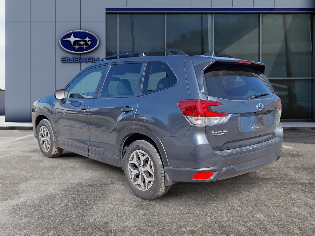 2022 Subaru Forester Premium photo 4
