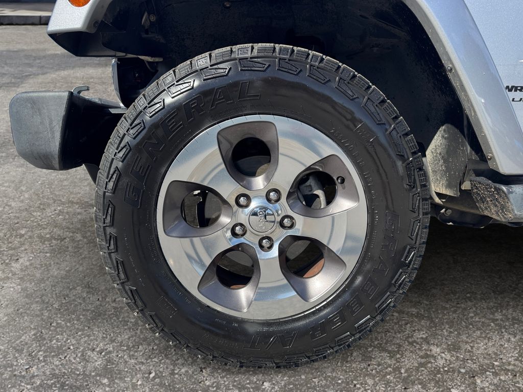 2018 Jeep Wrangler JK Unlimited Sahara 4x4 photo 3