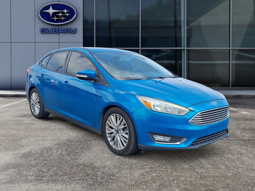 2015 Ford Focus Titanium Sedan photo 3