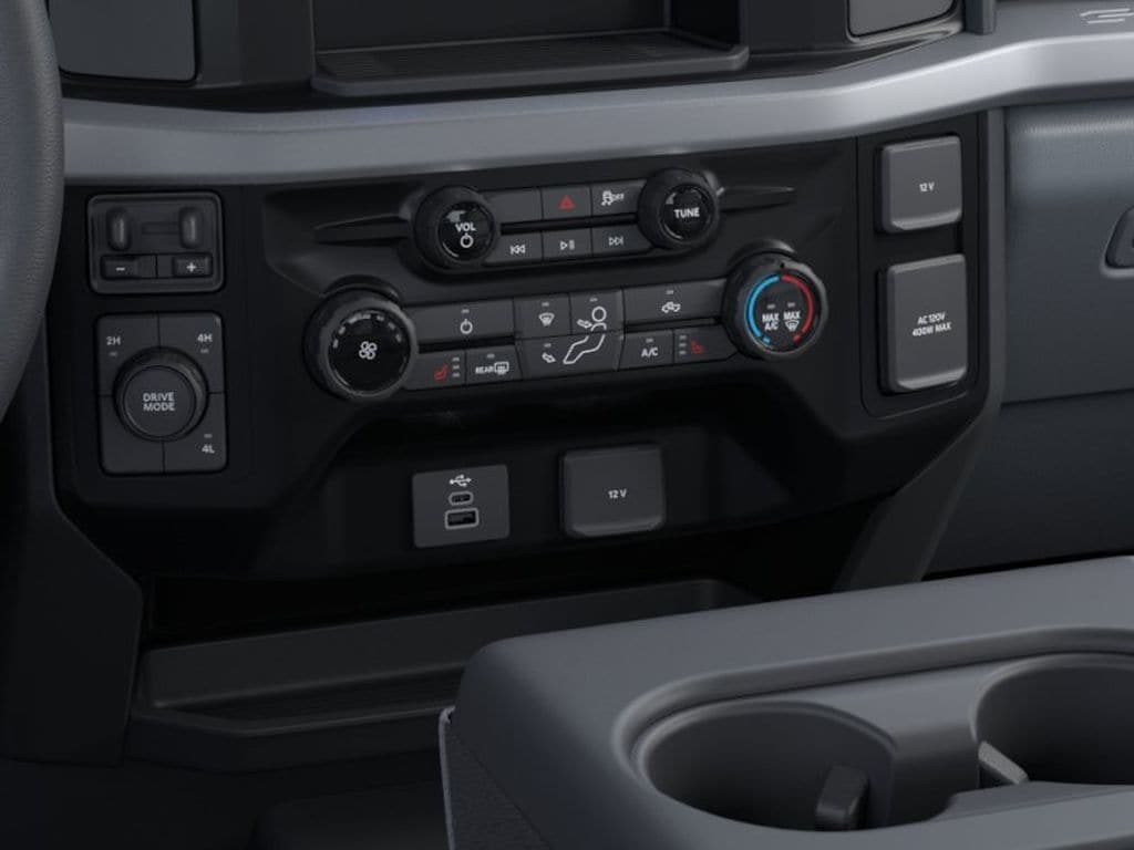 2025 Ford F-350 Super Duty Chassis Cab XLT - Photo 16