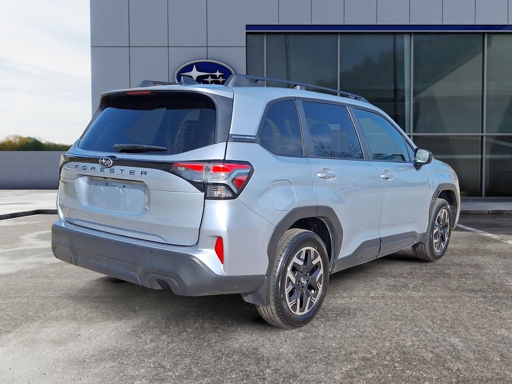 2025 Subaru Forester Premium photo 6