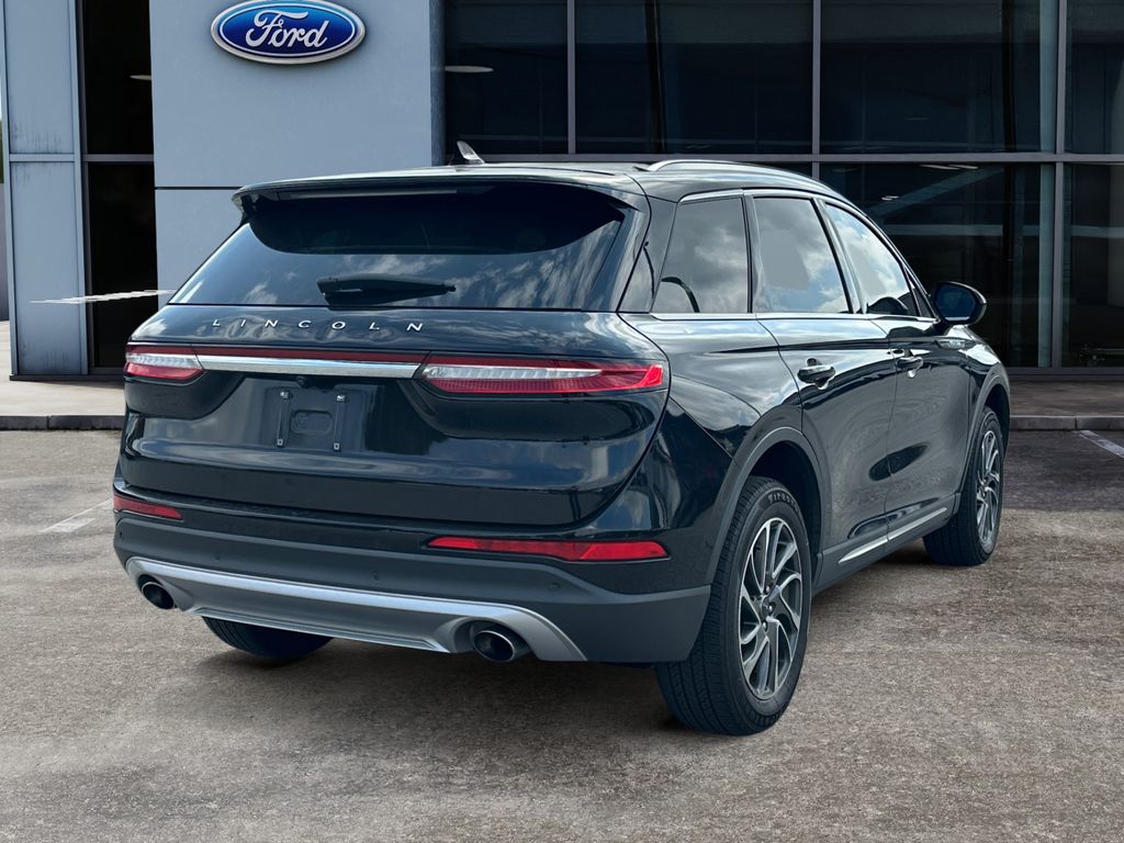 2022 Lincoln Corsair Standard photo 6