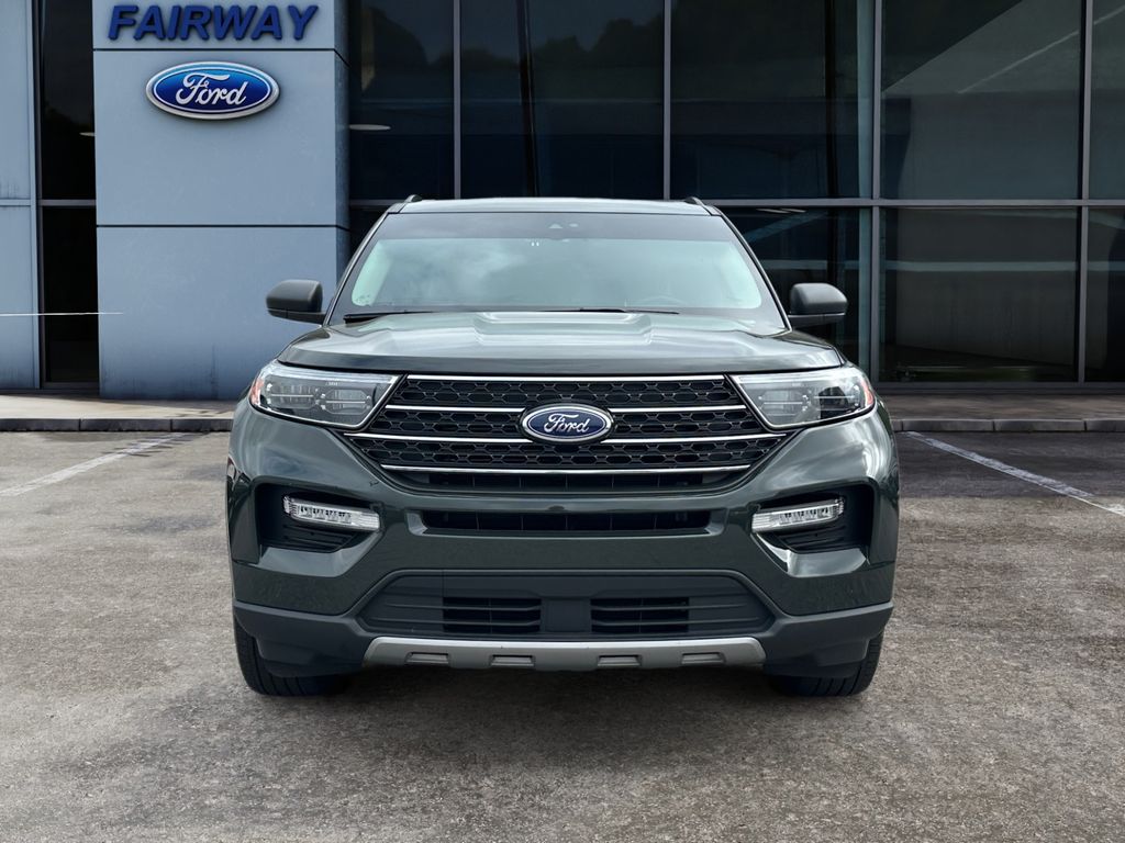 2023 Ford Explorer XLT photo 3