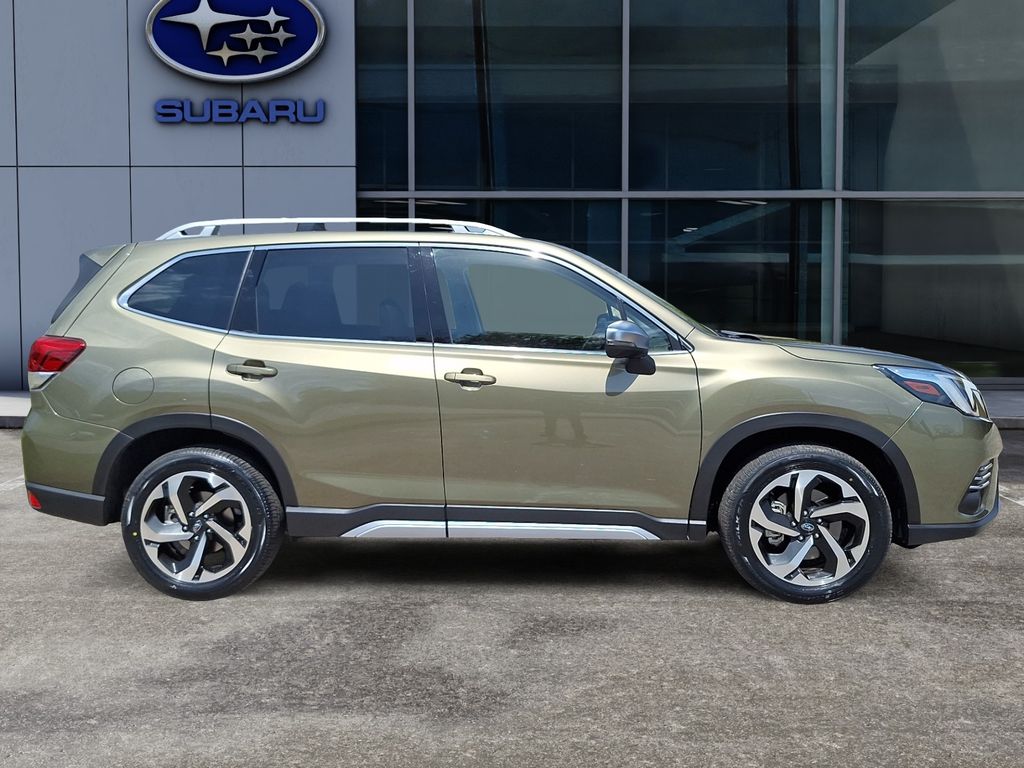 2023 Subaru Forester Touring photo 3