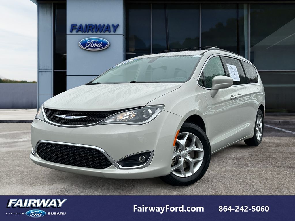 2019 Chrysler Pacifica Touring Plus's photo