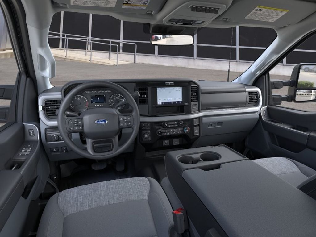 2025 Ford F-350 Super Duty Chassis Cab XLT - Photo 10