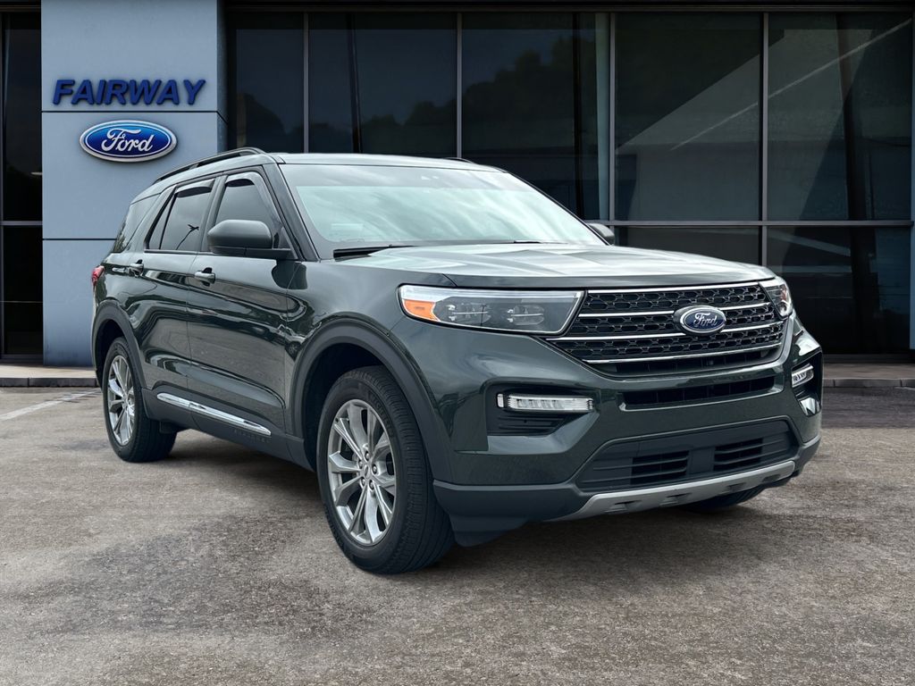 2023 Ford Explorer XLT photo 2