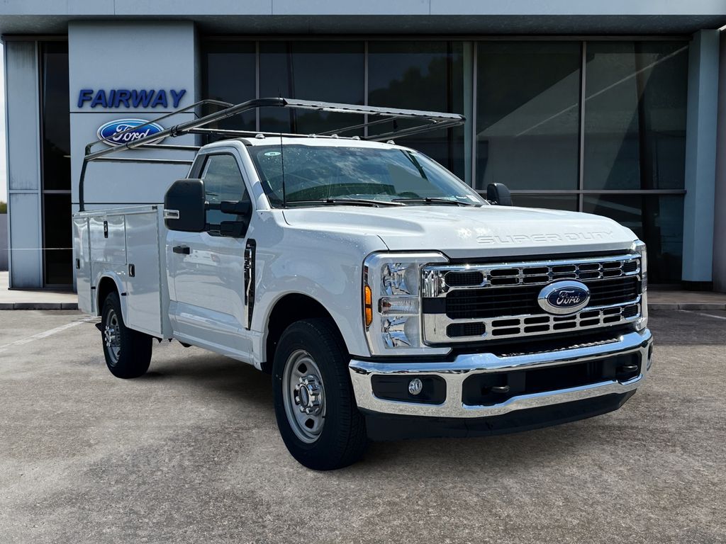 2024 Ford F-350 Super Duty Chassis Cab XL - Photo 4