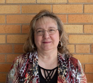 Staff member Karen Smith from ID_41a130