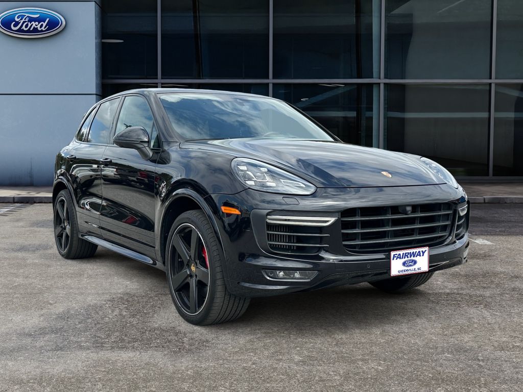2017 Porsche Cayenne GTS photo 2