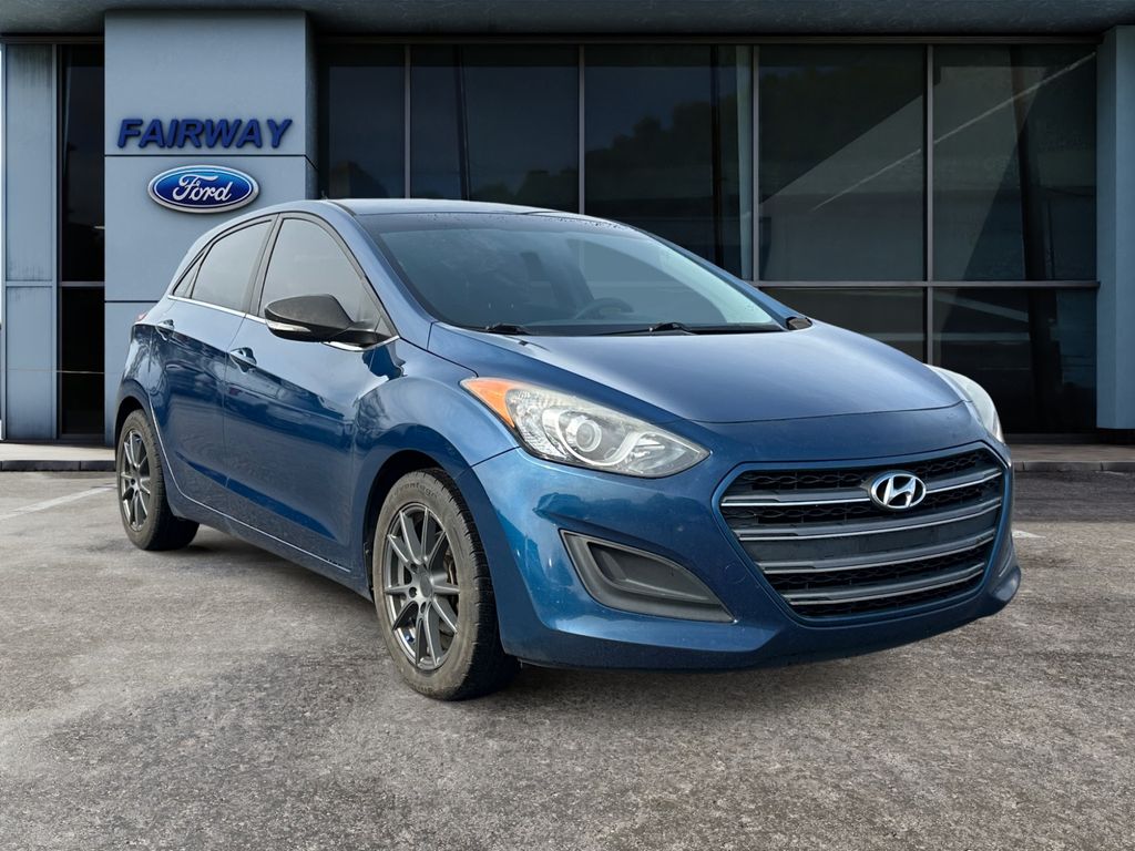 Used 2016 Hyundai Elantra GT Base with VIN KMHD35LH2GU270983 for sale in Greenville, SC