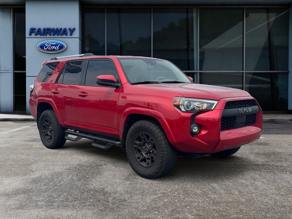 2022 Toyota 4Runner SR5 photo 3