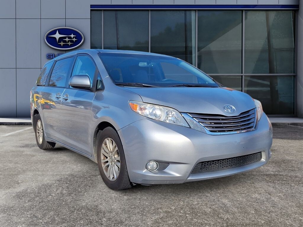 Used 2016 Toyota Sienna XLE Passenger Van