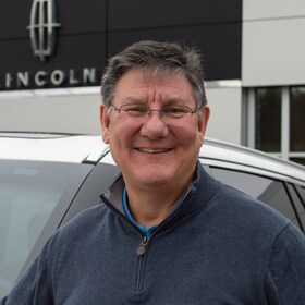 Staff member Mike Knezevich from d4a181605ea8