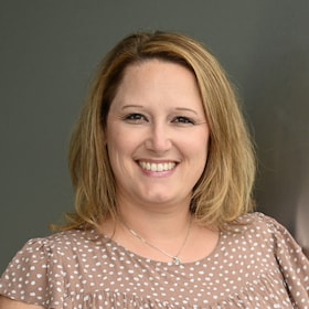 Staff member Anna Chastain from 7797a1fb11e2