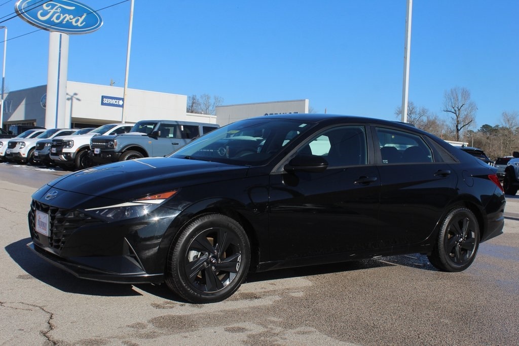 Used 2022 Hyundai Elantra SEL Sedan