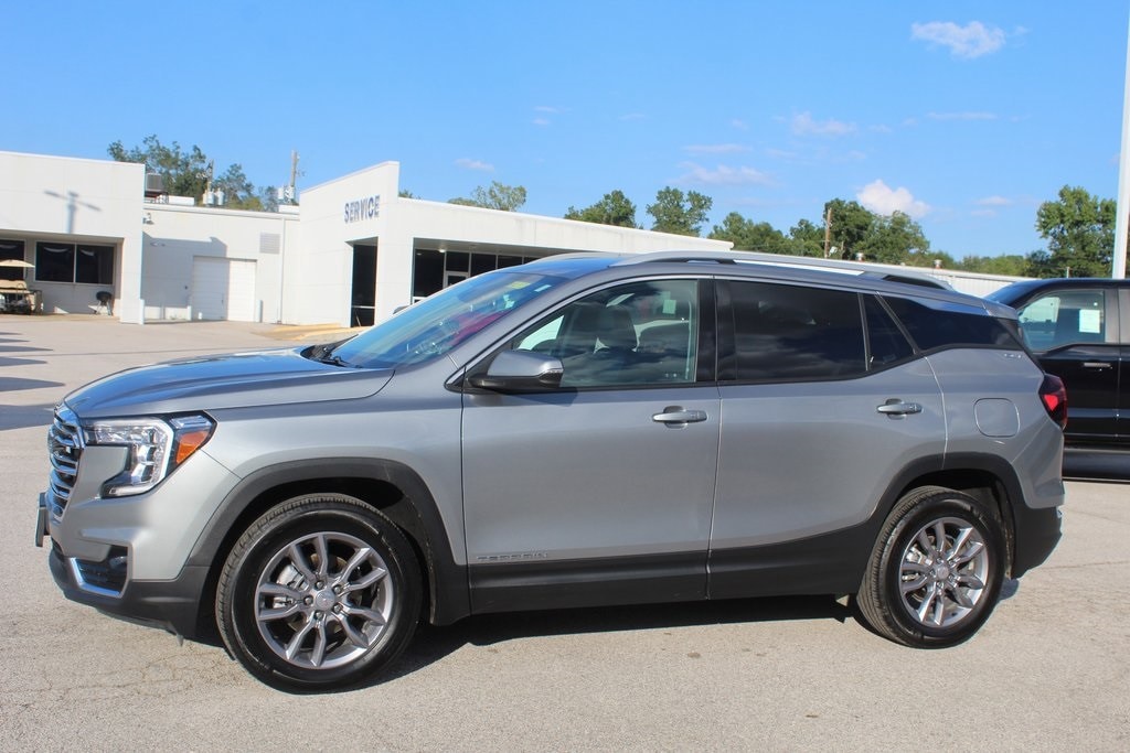 Used 2024 GMC Terrain SLT SUV