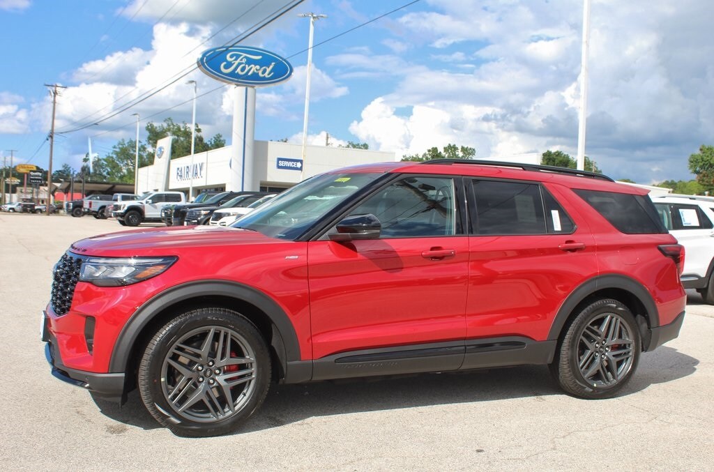 2025 Ford Explorer ST-Line photo 2