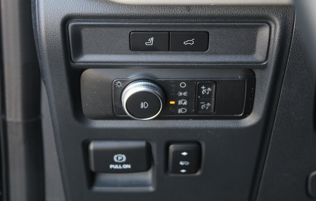 2022 Ford Expedition XLT photo 3