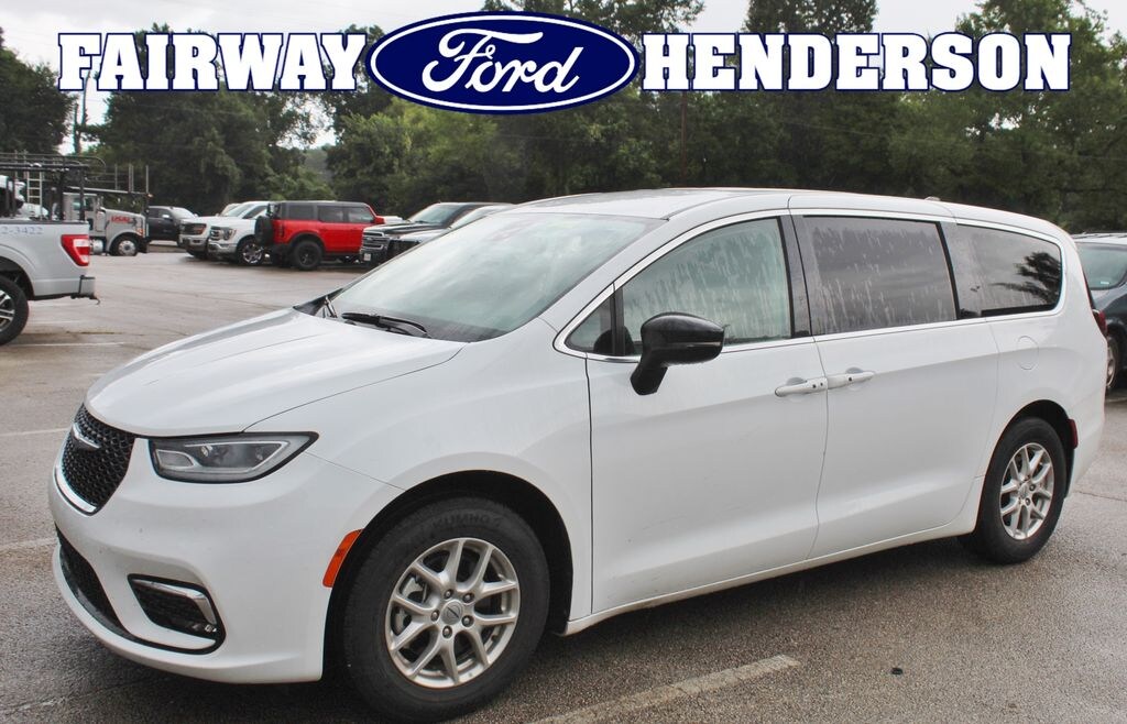 Used 2024 Chrysler Pacifica Touring L Passenger Van