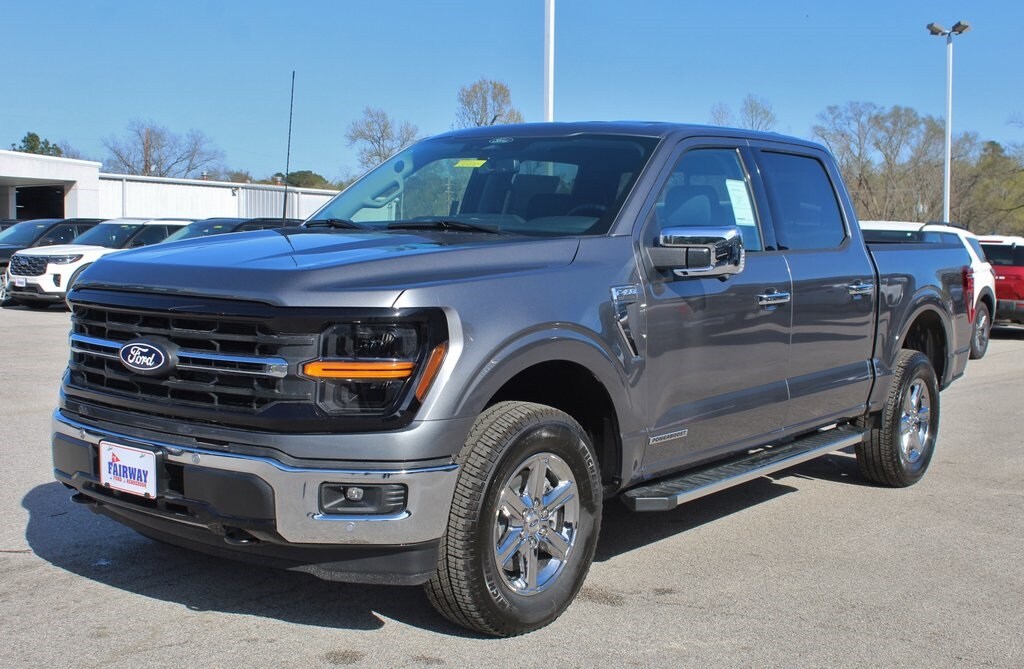 2025 Ford F-150 XLT photo 2