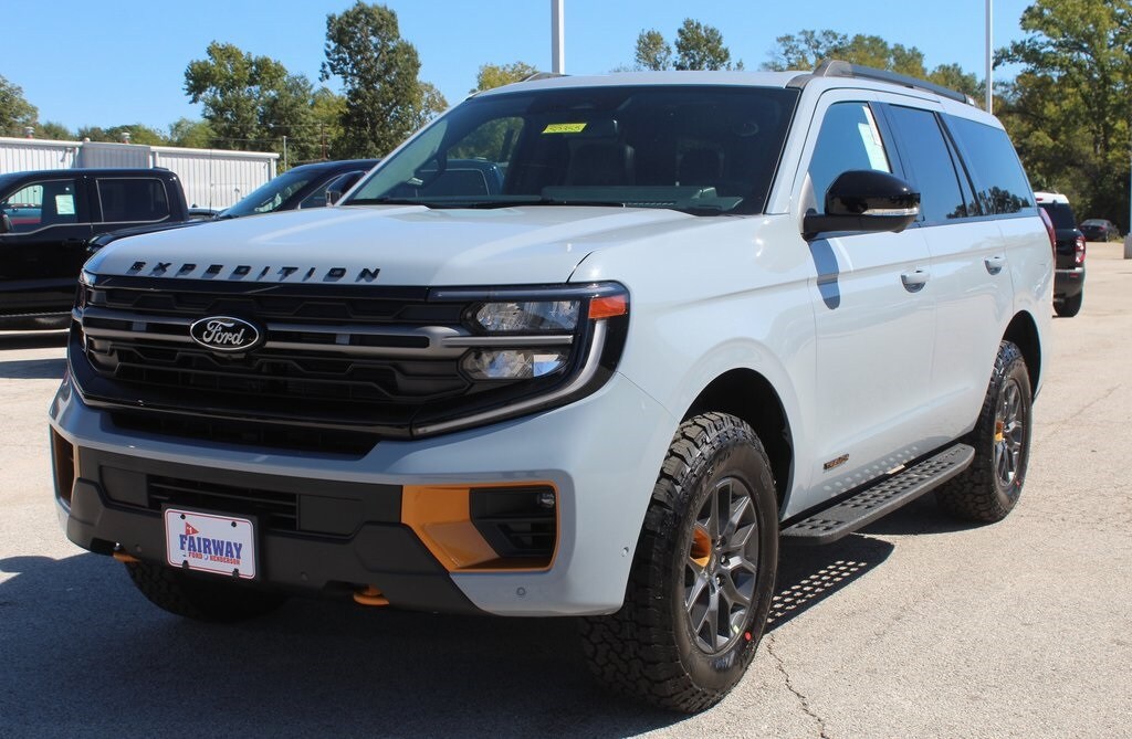 2025 Ford Expedition photo 3