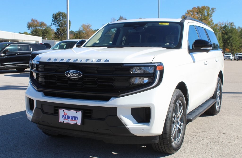 2025 Ford Expedition photo 3