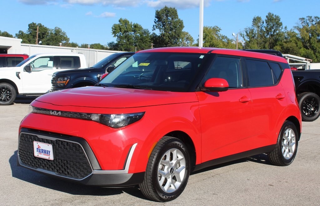 2023 Kia Soul LX photo 2