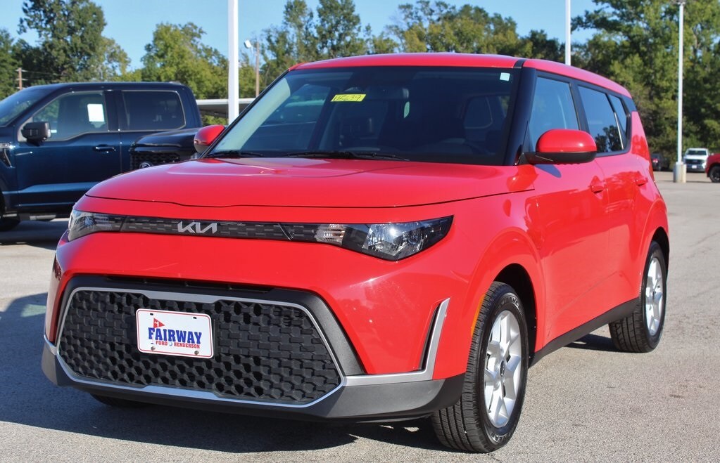 2023 Kia Soul LX photo 3