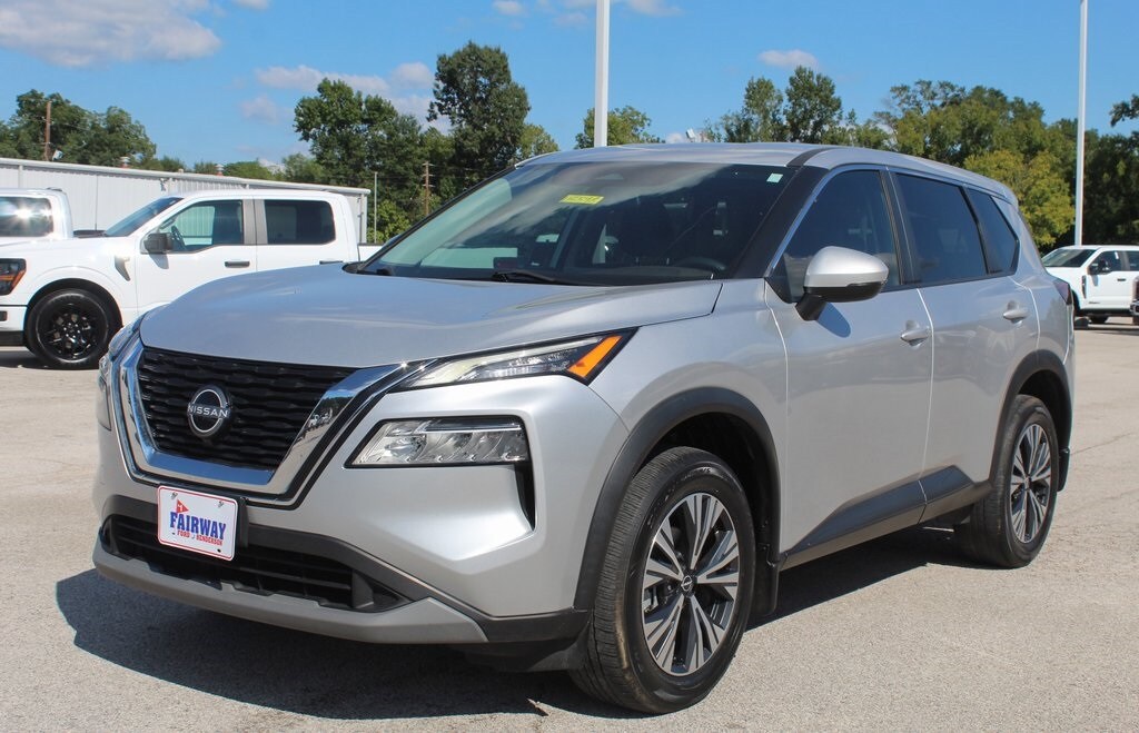 2022 Nissan Rogue SV photo 2