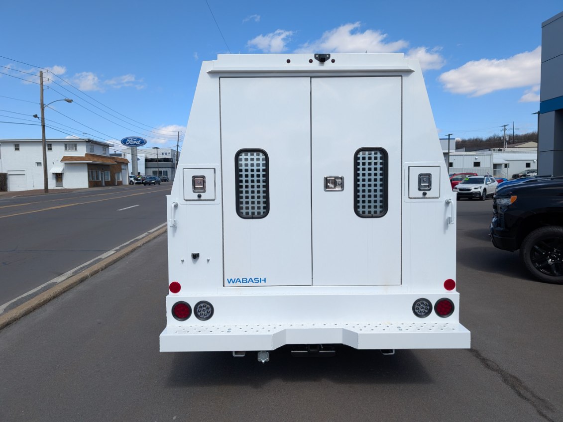 2024 Chevrolet Express 3500 Cutaway Van photo 4