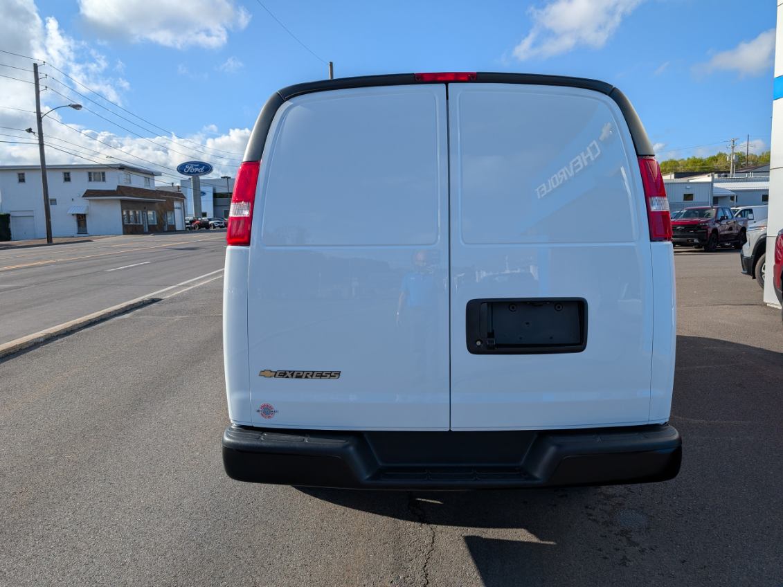 2025 Chevrolet Express Cargo 2500 Van photo 4