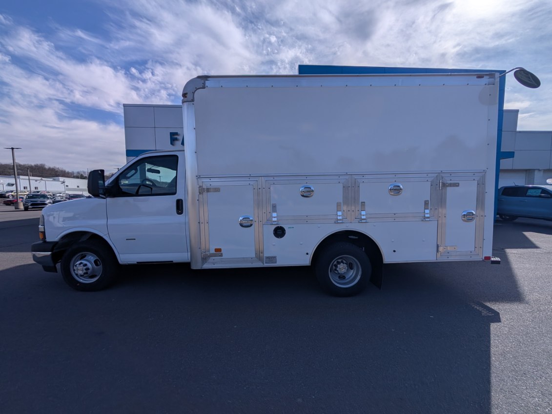 2024 Chevrolet Express 3500 Cutaway Van photo 2