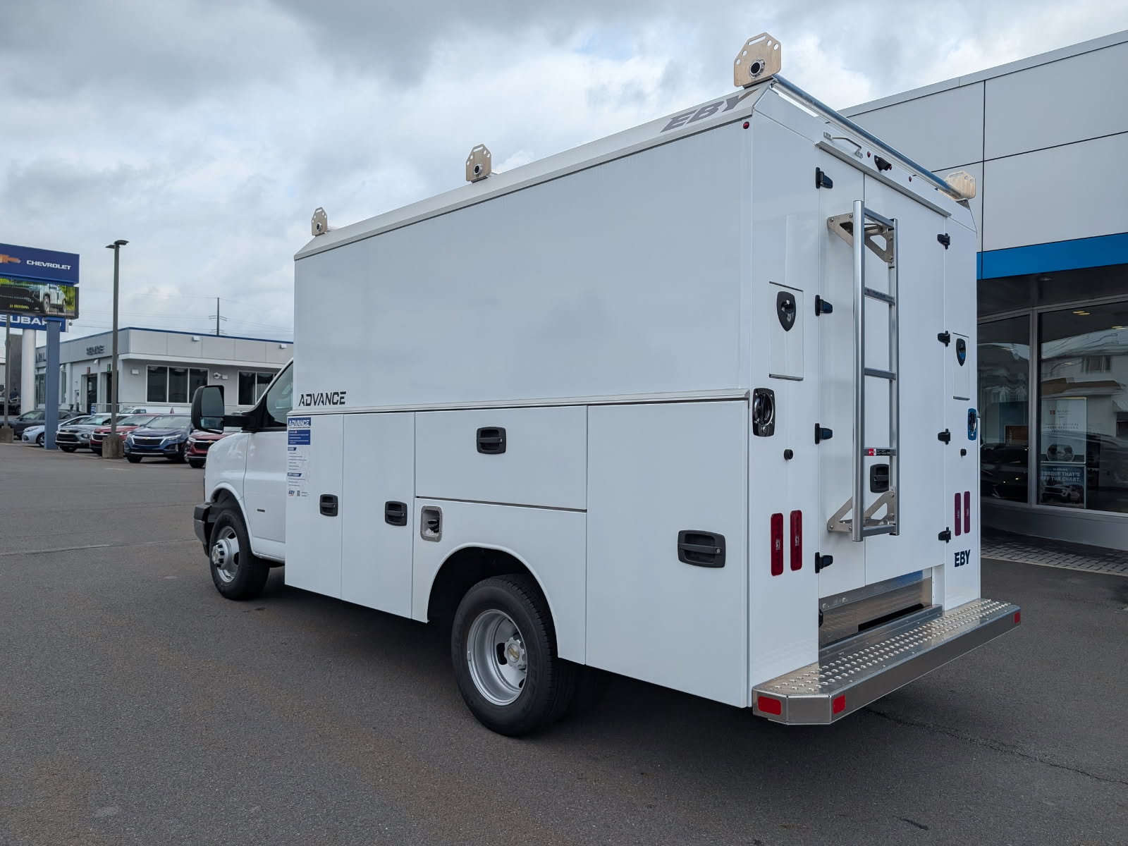 2025 Chevrolet Express 3500 Cutaway Van photo 3