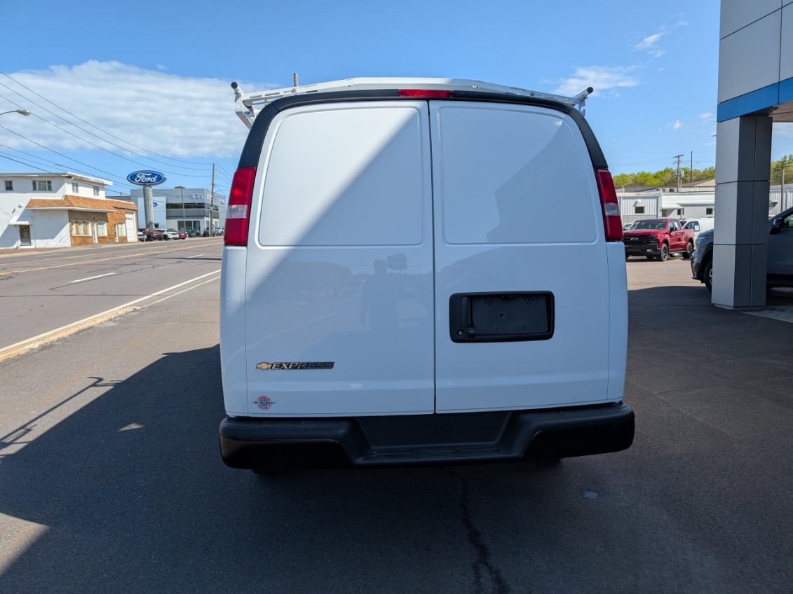 2025 Chevrolet Express Cargo 2500 Van photo 4