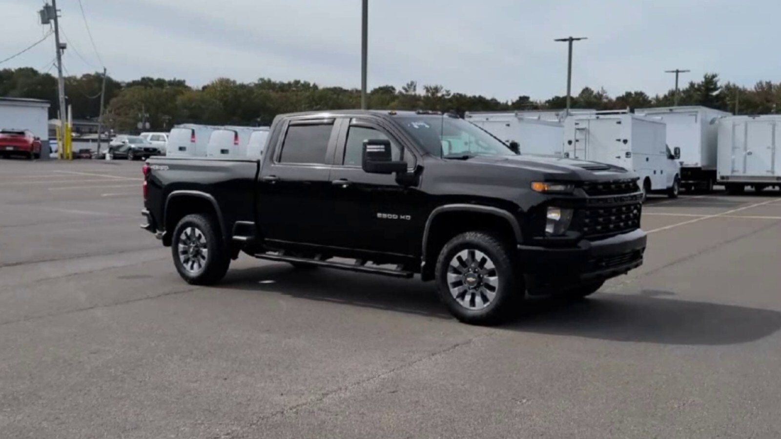 2021 Chevrolet Silverado Custom photo 2