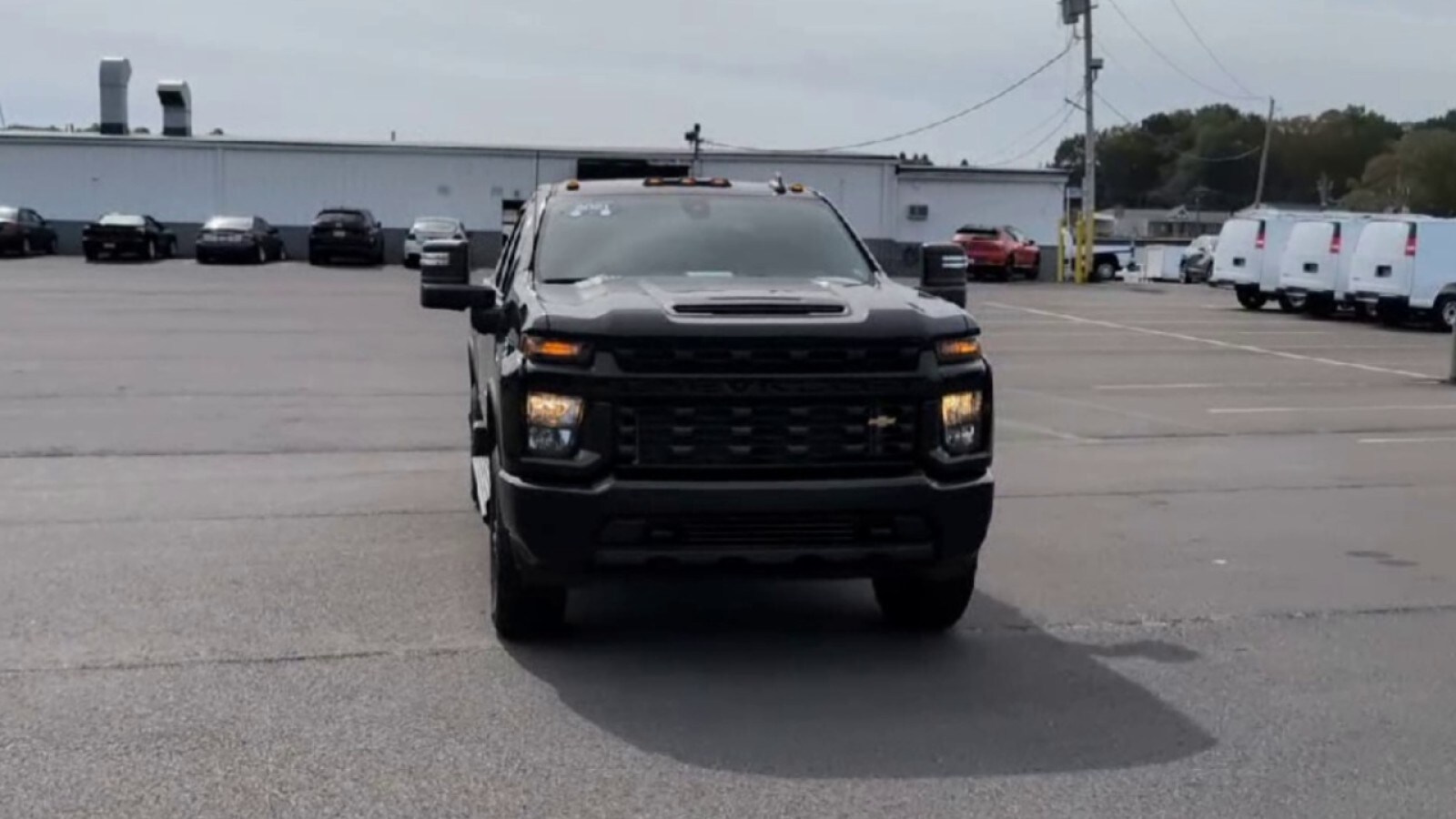 2021 Chevrolet Silverado Custom photo 3