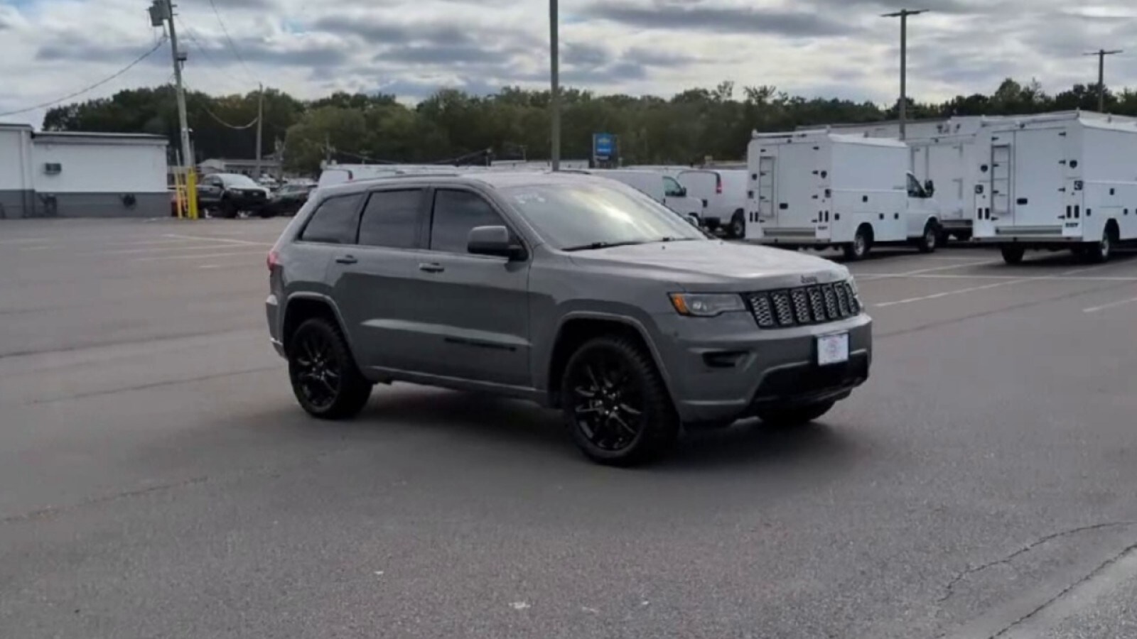 2022 Jeep Cherokee Laredo photo 2